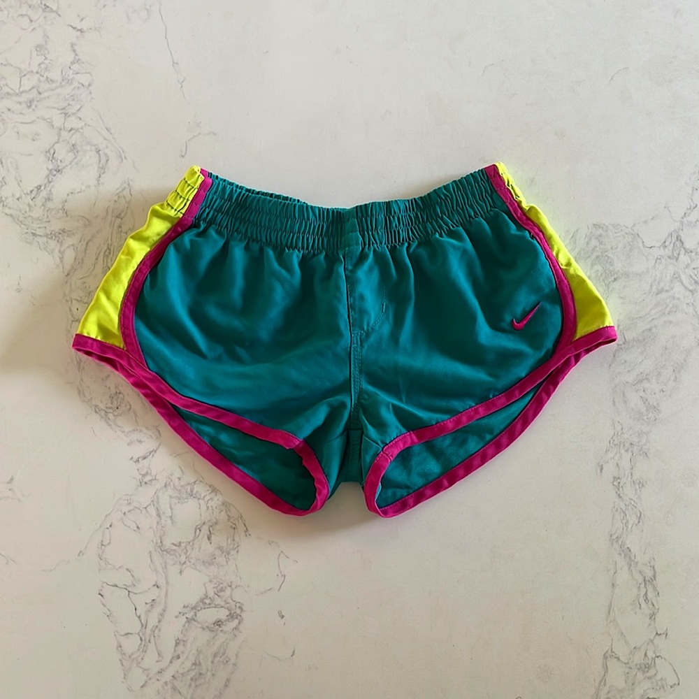 NIKE GIRLS SHORTS